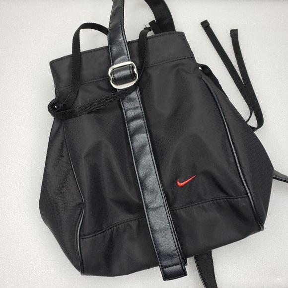 nike small sling bag